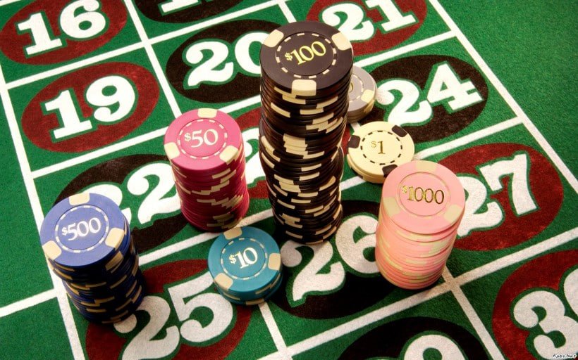 Meja permainan Live Casino dengan dealer profesional menyapa pemain